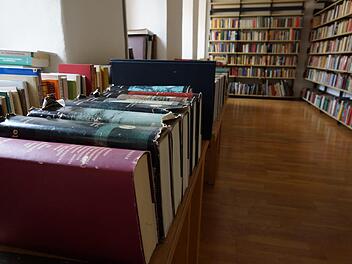 Nicht nur viele Bücher sind im Kloster noch übrig. Foto: Arkadius Guzy