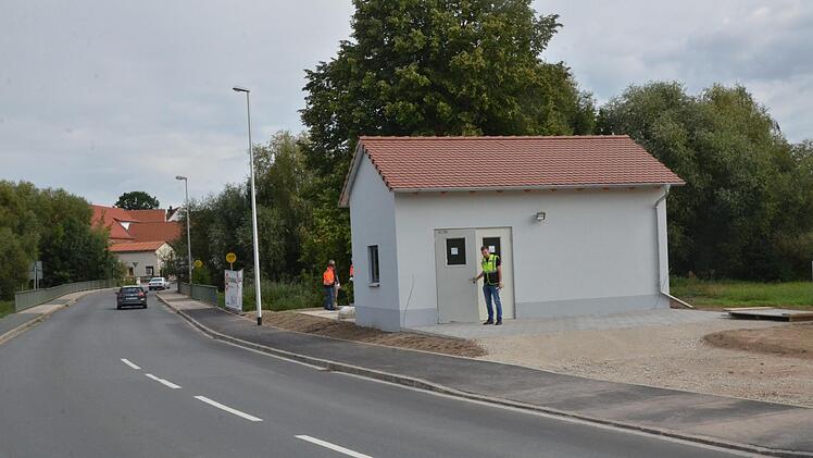 Über das Pumpwerk wurde ein kleines Haus gebaut.  Foto: Bernhard Panzer
