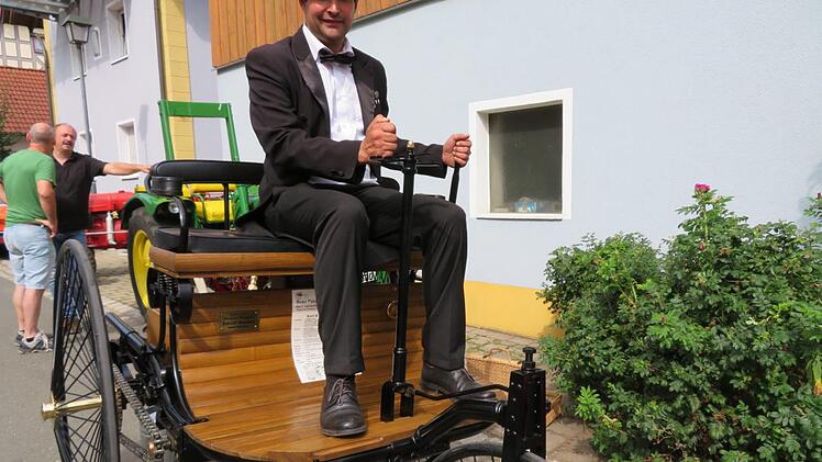 Stefan Krauß besitzt einen Nachbau des ersten Benz-Motorwagens.