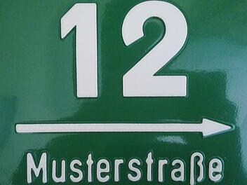 Die Grüne Hausnummer, eine Plakette als Prädikat für ökologisch und klimatisch verantwortungsvolles Bauen und Wohnen Foto: Stadt Lichtenfels
