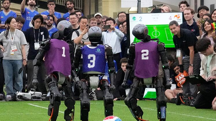 Roboterfu&szlig;ball