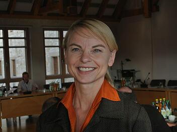 Åsa Petersson erläuterte dem Kreisausschuss des Kreistags Haßberge am Dienstag die aktuellen Entwicklungen bei der Mainfranken Region GmbH. Foto: Brigitte Krause