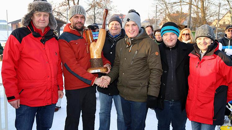 Die Siegermannschaft Bavaria Pinzberg (von links): Helmut Zametzer, Klaus Hack, Elmar Geier, Marcello Hack, Benedikt Hack, Arnold Zametzer Foto: Franz Galster