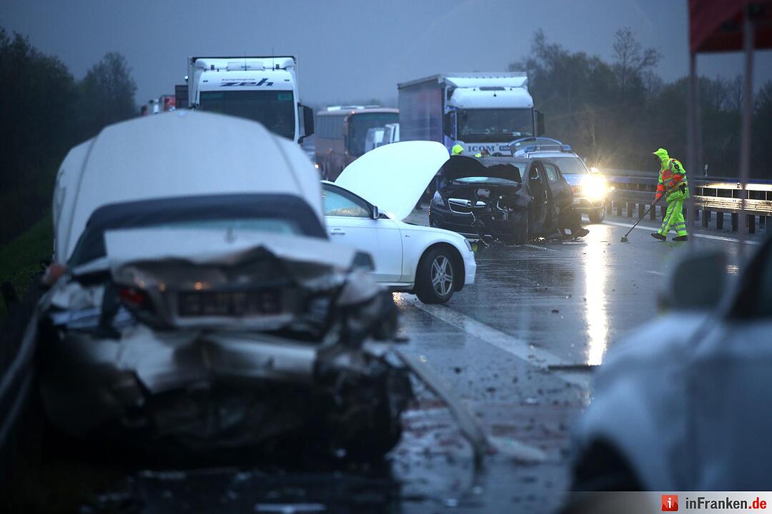 Hagel-Unwetter lšst Massenunfall aus: Autos kollidieren auf der A6 - Acht verletzte Personen, davon drei schwer