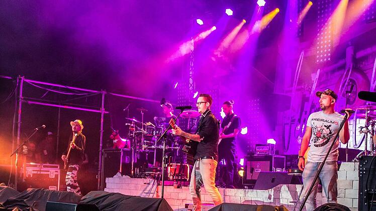 Seiler & Speer begeisterten das Publikum im Schlosshof von Tambach. Foto: Jochen Berger