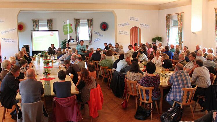 Rund 120 Personen kamen zur Vereinsgründung (Teilansicht). Foto: Klaus Schmitt