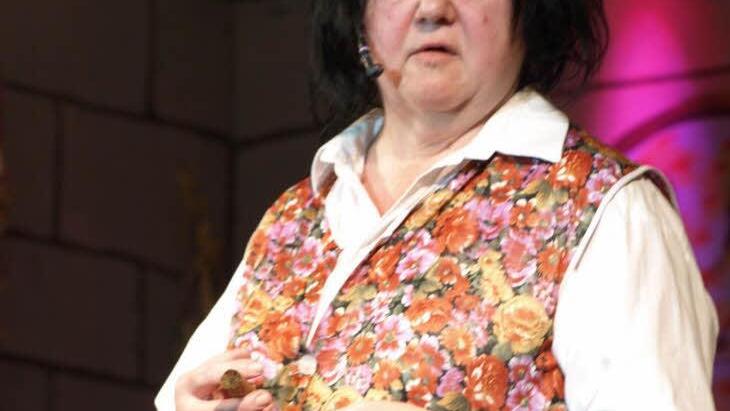 Ein Bild von einer Frau - Mama Flodder aus Bärm (Moni Reißig)   Foto: Susanne Deuerling