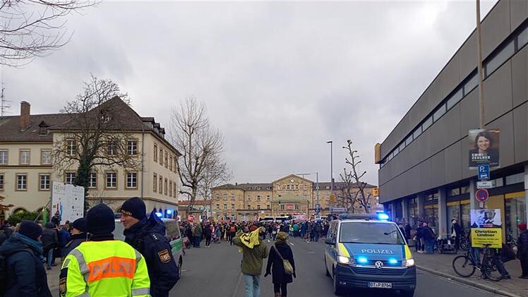 Große Demo in Bamberg: Tausende Menschen ziehen durch die Straßen