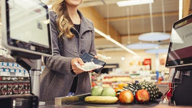 Warum diese zwei Wörter an der Supermarktkasse nicht gerne gesehen werden