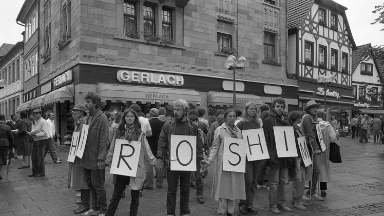 Am 6. August 1983 demonstrierten Mitglieder der neu gegründeten Bad Kissinger Friedensinitiative in der Innenstadt zum Jahrestag der Zerstörung der japanischen Stadt Hiroshima. Foto: Archiv/Koch