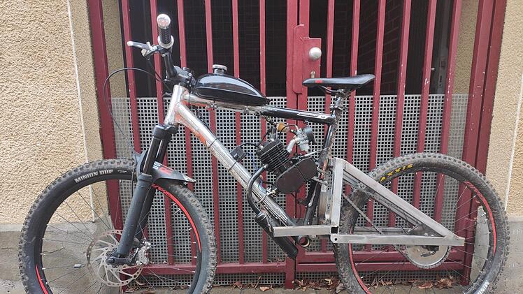 In Coburg hat die Polizei einen 19-Jährigen auf seinem umgebauten Mountainbike gestoppt. Foto: Polizei