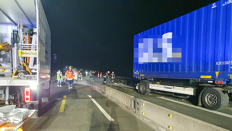 Kreis Bad Kissingen: A7-Brücke nach Lkw-Unfall stundenlang gesperrt - Polizei gibt vorsichtig Entwarnung