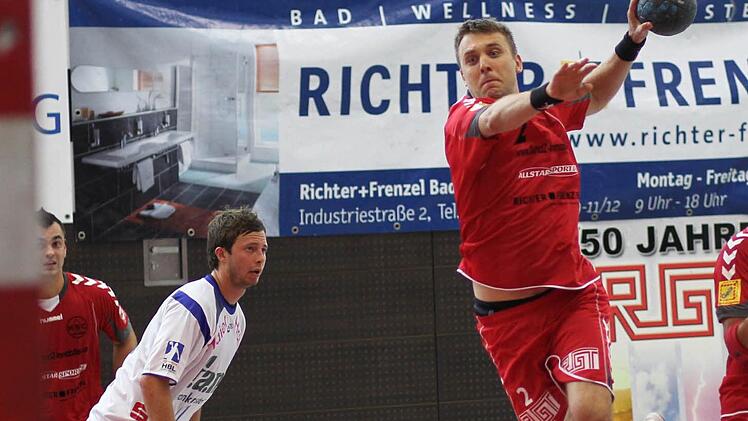 Ende August 2011 war es ein Testspiel, am Samstag wird es für Michal Panfil (am Ball) ernst. Er kämpft mit dem HSC gegen den sechsmaligen deutschen Meister TV Großwallstadt um Drittligapunkte. Foto: Thomas Euring