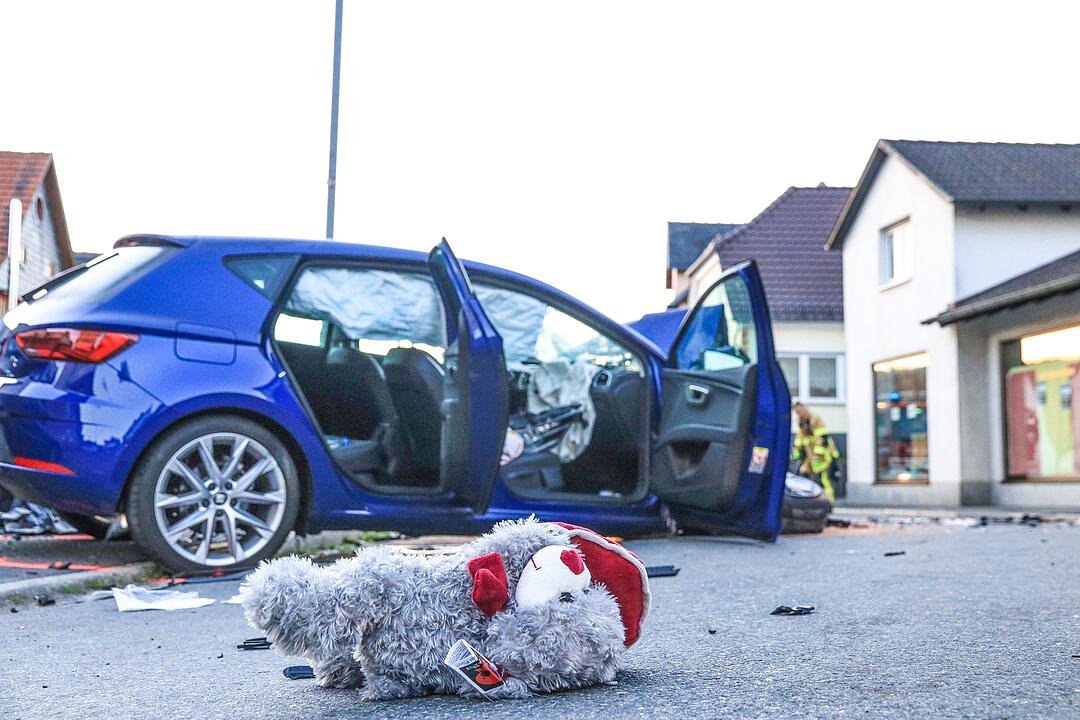 Nach Flucht vor der Polizei: Autofahrer erfasst Fußgänger im Kreis Coburg - drei Menschen teils schwerst verletzt