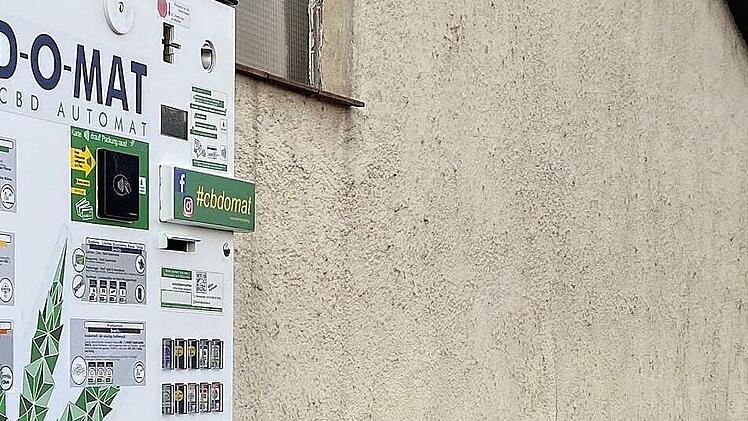 Seit knapp vier Wochen  hängt ein CBD-Automat in  der Austraße.  Ein weiterer befindet sich in der Straße Am Moos.