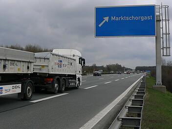 Die Autobahn-Ausfahrt Marktschorgast. Die Gemeinde pocht darauf, dass ihr Gewerbegebiet auch bei Stau erreichbar bleibt.