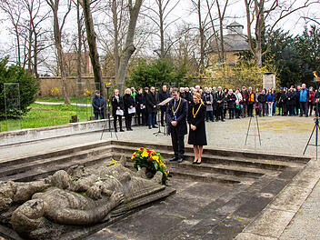 W&uuml;rzburg gedenkt Opfern der Bombennacht 1945 - "unheimlich viel Leid"