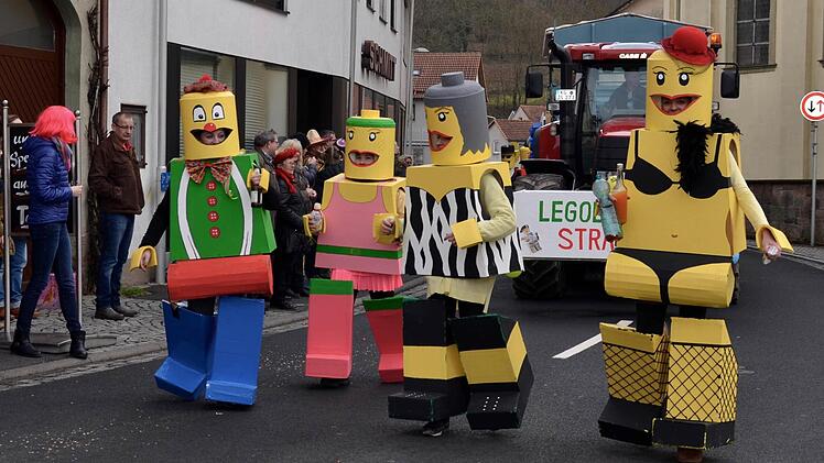 Viel zu sehen gab es beim Faschingszug in Burkardroth. Foto: Kathrin Kupka-Hahn