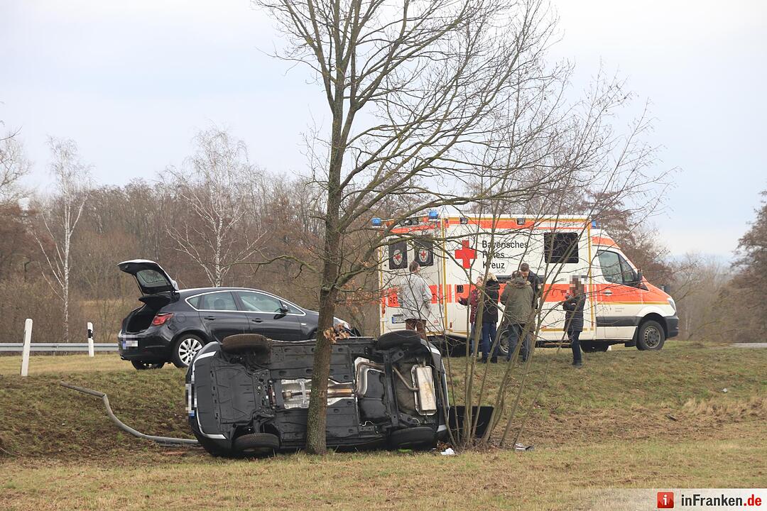Bamberg: Autofahrerin wird gerammt und gerät in Graben