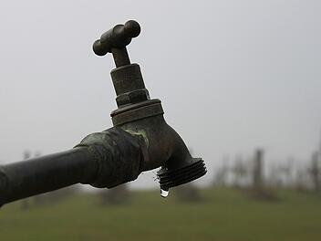 Tropfende Wasserhähne sind meistens ein Fall für die Kleinreparaturklausel.