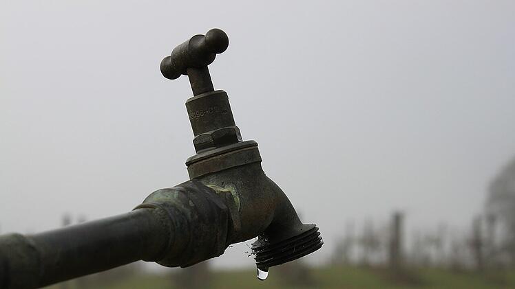 Tropfende Wasserhähne sind meistens ein Fall für die Kleinreparaturklausel.