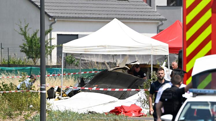 Elf Tote bei Flugzeugabsturz in Frankreich
