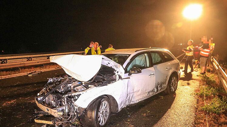 Aquaplaning-Unfall auf der A73: Audi gerät bei Starkregen ins Schleudern