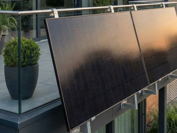 Duo-XL-Komplettset von Kleines Kraftwerk mit zwei Solarmodulen
