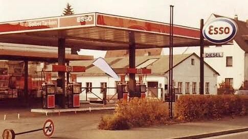 Ist am 10. November 1984 Schauplatz eines brutalen Mordes gewesen: die - inzwischen umgebaute - Esso-Tankstelle in Kulmbach am Kreuzstein.  Foto: privat