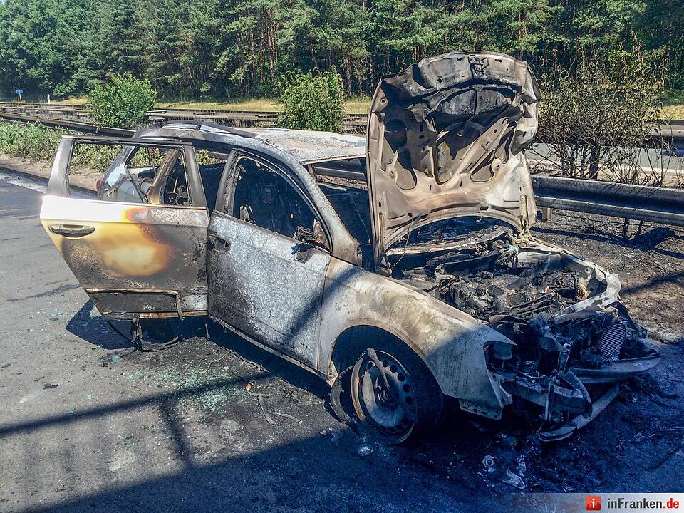 Flammeninferno nach Unfall auf der A73 bei Nürnberg