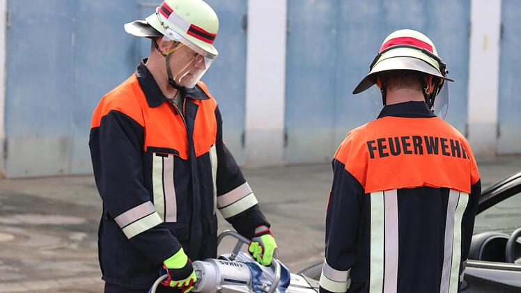 Erstmals haben die Freiwilligen Feuerwehren aus Wildflecken und Oberbach gemeinsam die Leistungsprüfung "Technische Hilfeleistung" abgelegt. Sebastian Schmitt