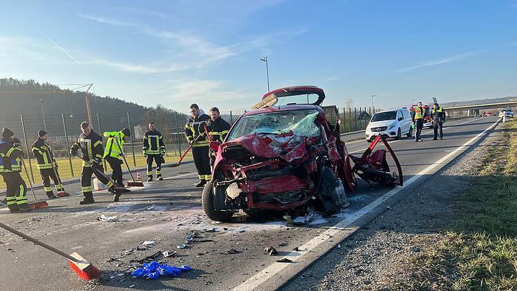 Autofahrer nach Frontalzusammenstoß auf der B13 verstorben