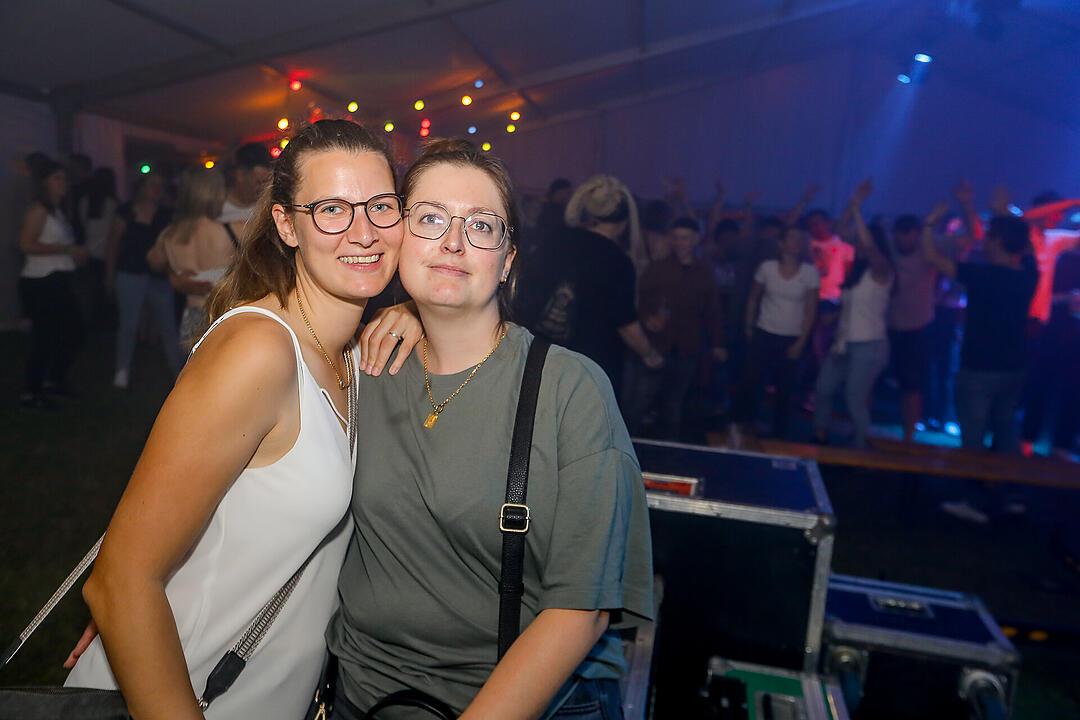 Partyzeltdorf mit 5 Areas!