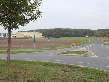 Auf diesem Acker am Medbacher Kreisel ist das Hotel geplant. Foto: Andreas Dorsch