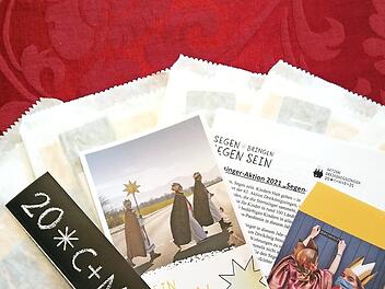 Die "Segen-to-go"-Pakete der Pfarrei St. Kilian beinhalten den Segen der Sternsinger, einen Infoflyer zur Aktion, einen geweihten Segensaufkleber für die Haustür und eine Spendentüte. Foto: privat