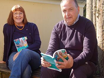 Monika Hammerla Claassen und Rainer Klein beschäftigen sich in ihrem Buch damit, wie die Beziehungen von Menschen mit Demenz und dem Personal in Pflegeeinrichtungen zum Vorteil beider Gruppen gestaltet werden können.  Foto: Helke Renner