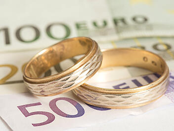 Nachteile durch Ehegattensplitting? Experte warnt: "Am Ende droht die Altersarmut" Geld, Euro, Ehepaare, Ehegattensplitting, Steuern, Steuer, Steuerreform, SPD, Union, Koalitionsverhandlungen