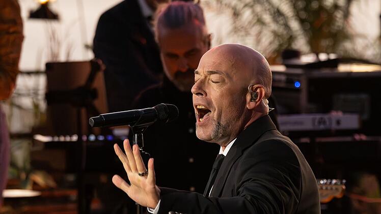 Der Graf von Unheilig sorgte bei Alina S&uuml;ggeler von der Gruppe Frida Gold f&uuml;r Tr&auml;nen.