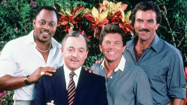 Sie waren acht Jahre ein schlagkr&auml;ftiges und -fertiges Team, das auf Hawaii ermittelte (von links): Hubschrauberpilot T.C. (Roger E. Mosley), der Verwalter Jonathan Higgins (John Hillerman), Clubbetreiber Rick (Larry Manetti) standen Privatdetektiv Thomas Magnum (Tom Selleck) immer zur Seite. Was wurde aus den Darstellern nach dem Aus der Kultserie?