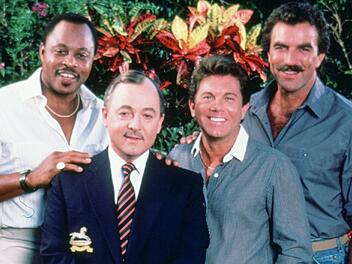 Sie waren acht Jahre ein schlagkr&auml;ftiges und -fertiges Team, das auf Hawaii ermittelte (von links): Hubschrauberpilot T.C. (Roger E. Mosley), der Verwalter Jonathan Higgins (John Hillerman), Clubbetreiber Rick (Larry Manetti) standen Privatdetektiv Thomas Magnum (Tom Selleck) immer zur Seite. Was wurde aus den Darstellern nach dem Aus der Kultserie?