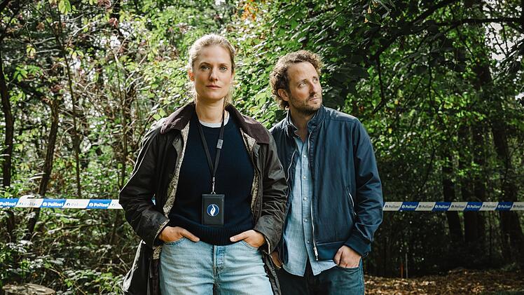 Hauptinspektorin Jackie Baumg&auml;rtner (Marie Burchard) und Hauptkommissar Ernst Weber (Bastian Reiber) sind die Hauptrollen in der neusten ZDF-Produktion "Eifeltod".