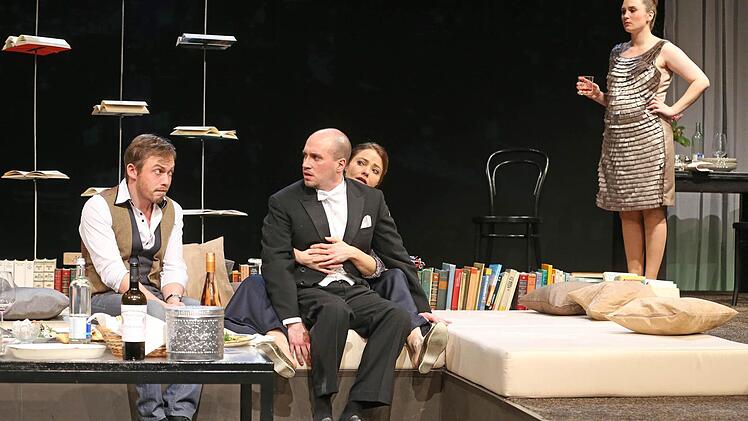 "Der Vorname": Szene aus der Coburger Erstaufführung im Theater in der Reithalle.Foto: Henning Rosenbusch