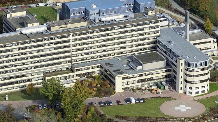 Eine Bereitschaftspraxis, angedockt ans Kulmbacher Klinikum? Wäre eine Möglichkeit, sagen Befürworter einer zentralen Lösung. Gegner sehen zusätzliche Kosten auf niedergelassene Ärzte zukommen. Foto: BR-Archiv