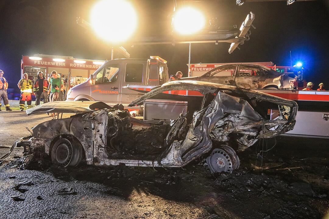 Zwei Tote, vier Schwerverletzte bei Unfall auf A3