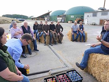 Jürgen Schenk stellte in Kairlindach sein Vorhaben vor.Fotos: Richard Sänger