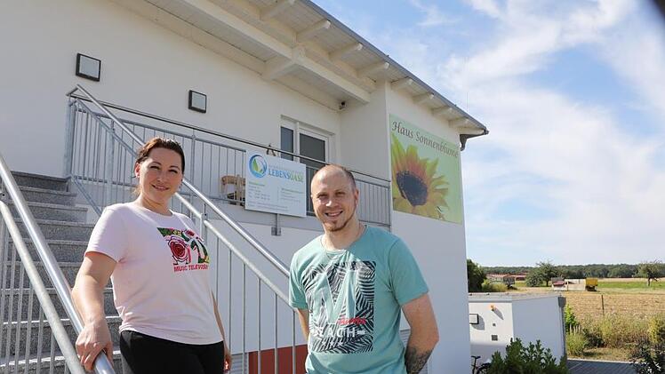 Valentina  Rebensdorf und Sebastian Weidlich arbeiten in der Intensivpflege. Barbara Herbst