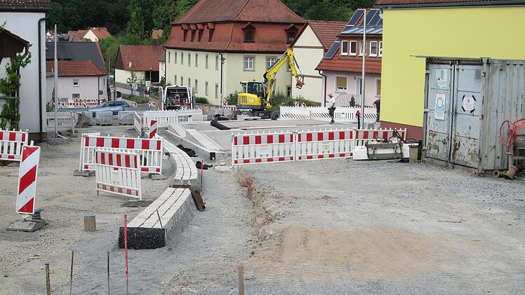 Die Bauarbeiten an der "Zehnt" (Foto) und "Am Hahn" sind erwartungsgemäß die kostenträchtigsten Investitionen im aktuellen Haushaltsjahr Auras.