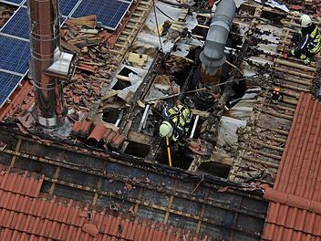 Lauf: Dachstuhlbrand erweist sich als kompliziert – Drohne im Einsatz Lauf: Dachstuhlbrand erweist sich als kompliziert – Drohne im Einsatz