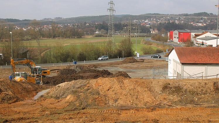 Hier wird die neue Strecke beim Melkendorfer Friedhof gebaut. Foto: Stephan Tiroch