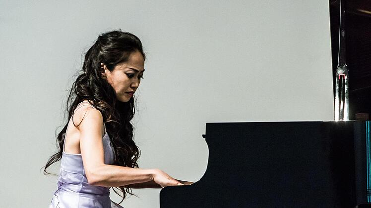 Die Pianistin Kyoko Frank und der Bariton Franz Xaver Schlecht als Rezitator gestalteten das Stipendiatenkonzert des Richard-Wagner-Verbands Coburg.Jochen Berger